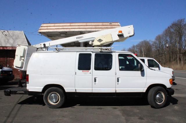 2004 Ford E-350 Super Duty