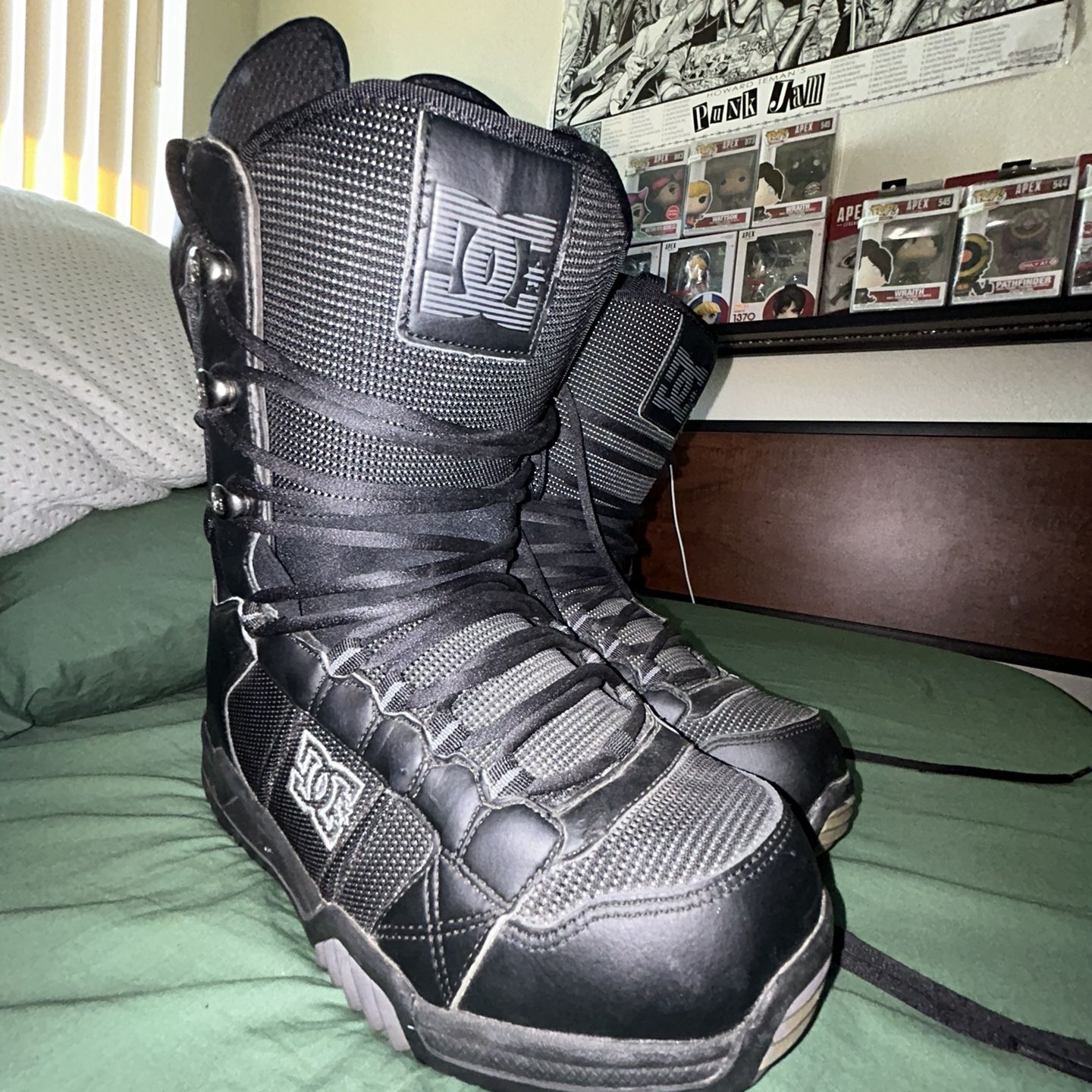 DC VINTAGE SNOWBOARDING BOOTS for Sale in Tempe, AZ - OfferUp