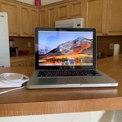 MacBook Pro i5 13.3 inch iCloud Clean 