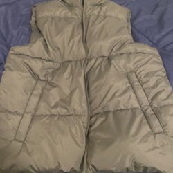 Mens Like New Puffer Vest Size Small Color Army Green 