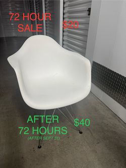 WHITE ARM CHAIR