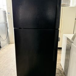 GE Top Freezer Refrigerator w/ Ice Maker (Warranty Included)