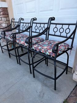 Set of 4 Black Wrought Iron Patio Bar Chairs