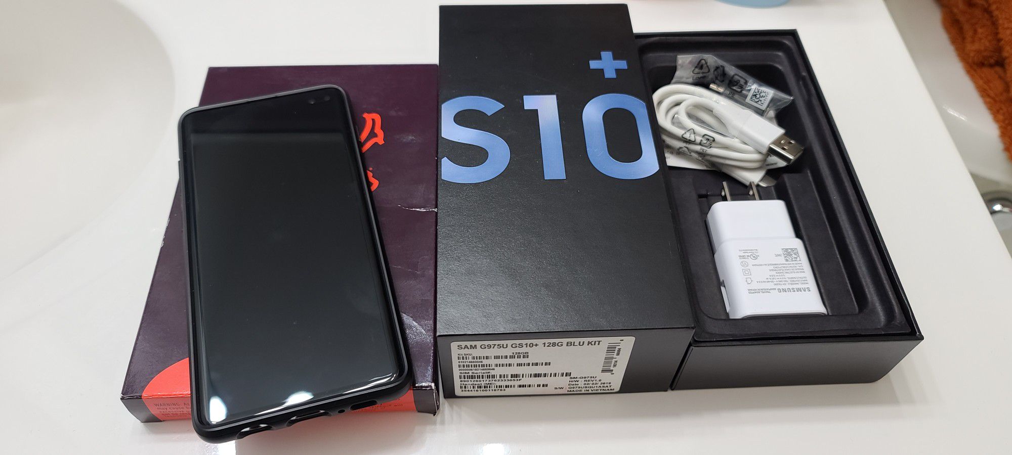 Samsung Galaxy S10+ (Plus) . T-mobile . 128GB . Spigen Case . Charger . Screen Protector