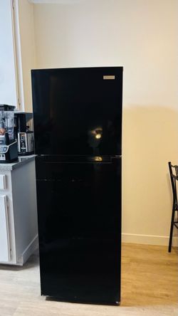 Vissani Black Refrigerator 10.1 Cu Ft – Excellent Condition