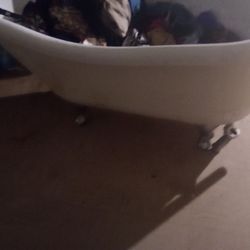 Extra large claw bath tub