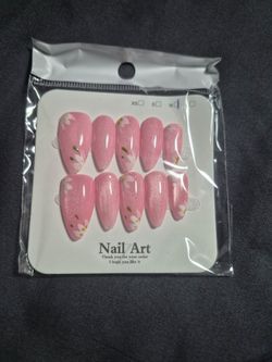 Press on nails