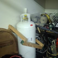 100 Lb Propane Tank *empty*