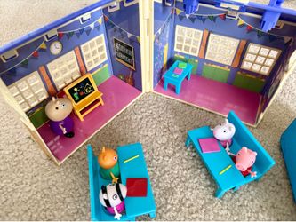 Peppa pig player school and school bus