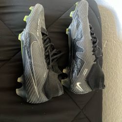 Size 8 Men’s Black Mercurials 