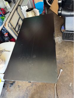 Height adjustable table