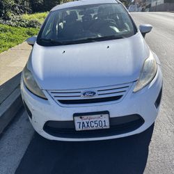 2013 Ford Fiesta · SE Sedan 4D