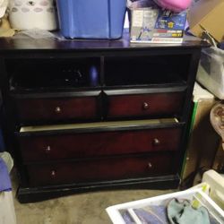 TV DRESSER