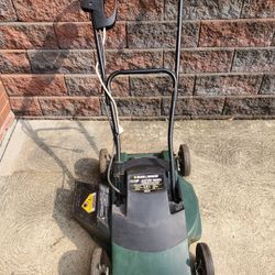 BLACK&DECKER 3.5 H.P. 10 AMP  19 INCH ELECTRIC CORDED MOWER MULCH OR SIDE DISCHARGE WORKS GREAT LIGHTWEIGHT EASY TO USE 