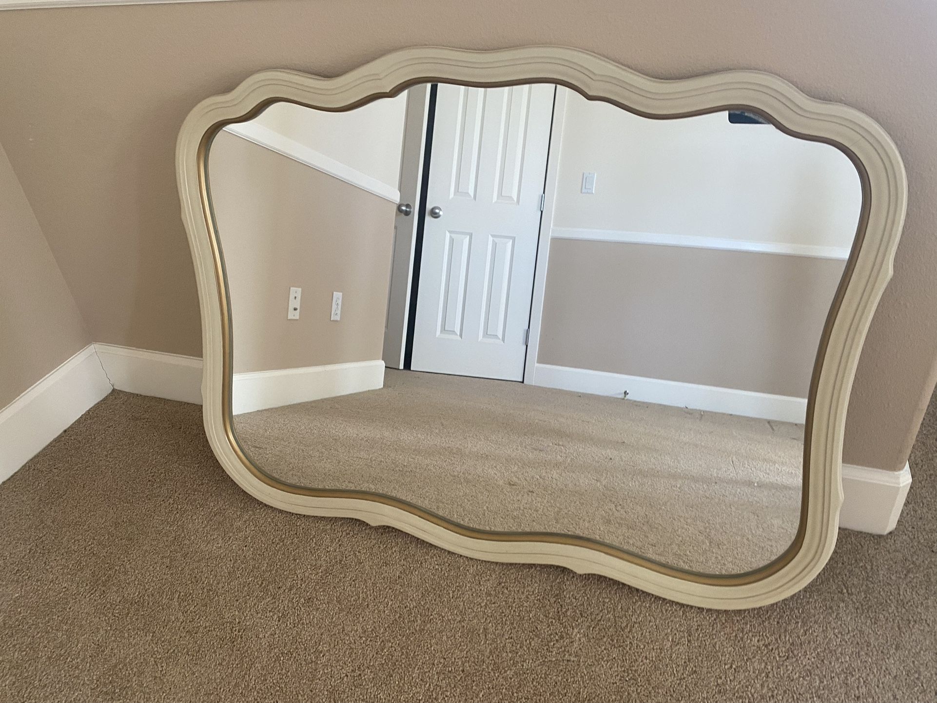 Vintage Mirror Scalloped