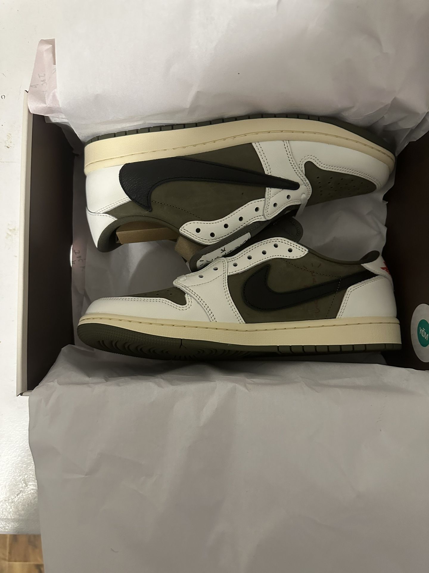 Travis Scott Jordan 1 Low Médium Olive Size 10