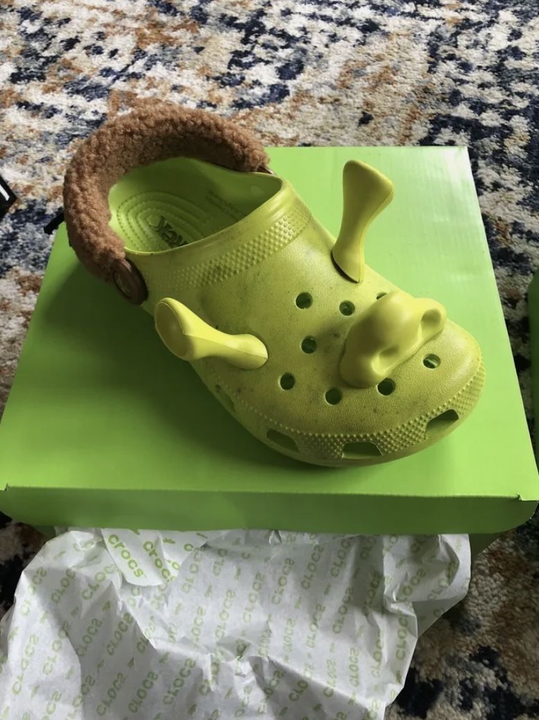 Shrek Crocs (5 Men/7 Woman)