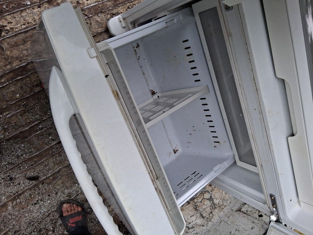 NICE WHITE REFRIGERATOR
