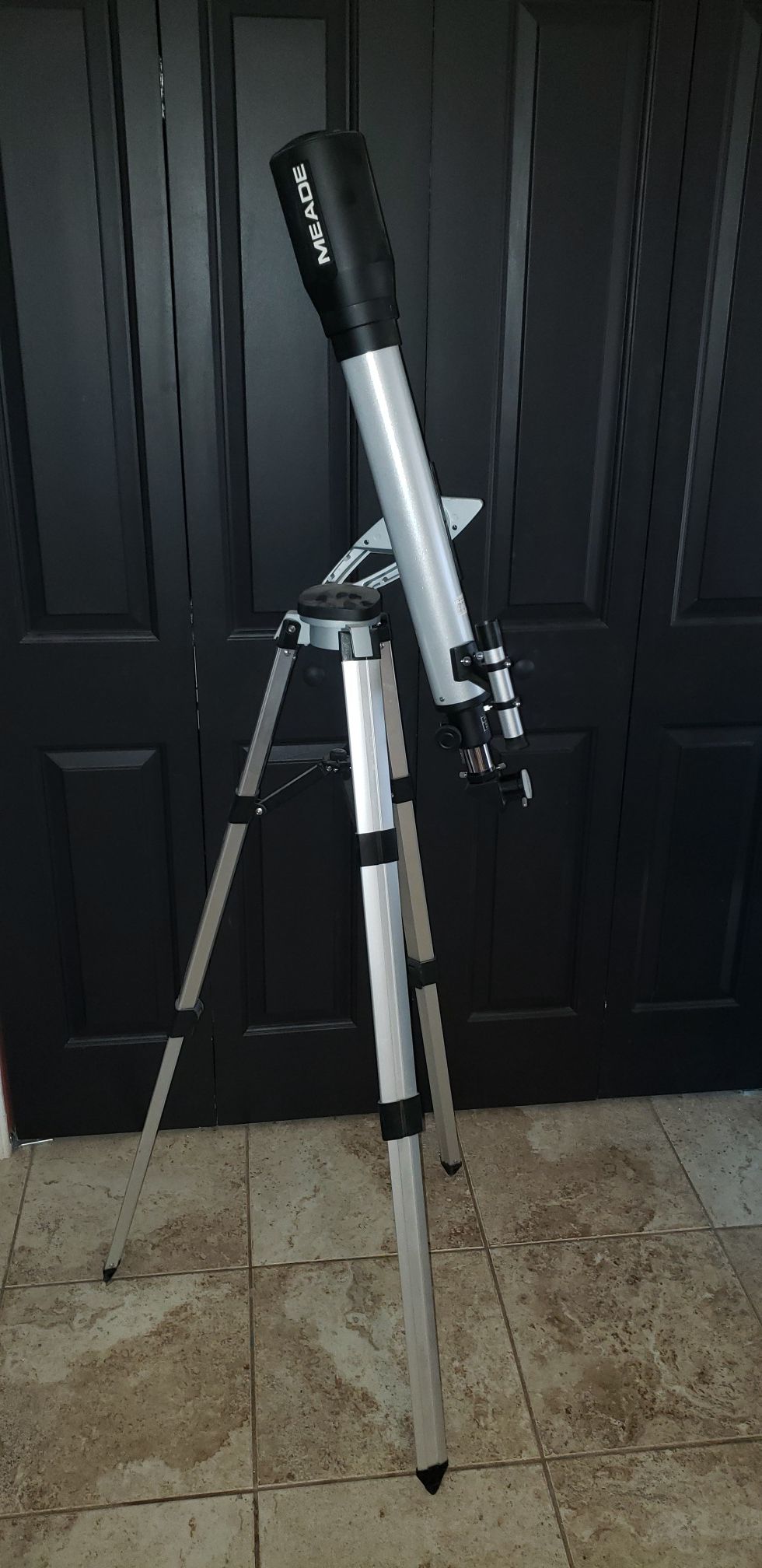 Meade beginner telescope with 2 eyepieces