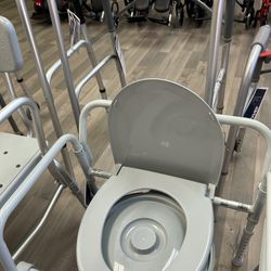 Bedside Commode. 3-in-1 Folding Commode 