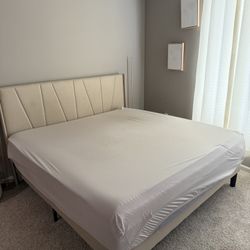 King Bed-frame with Headboard