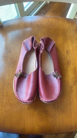 Red Leather Slip-On Flats with Leaf Detail