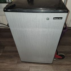 Magic Chef Mini Fridge