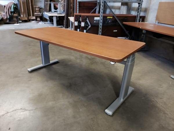 Steelcase Series 5 Electric Height Adjustable Standing Desk Table