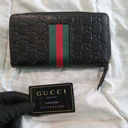 Woman's Brand New Gucci Wallet 