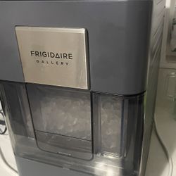 FRIGIDAIRE GALLERY Nugget Ice Maker