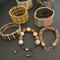 Bracelets 