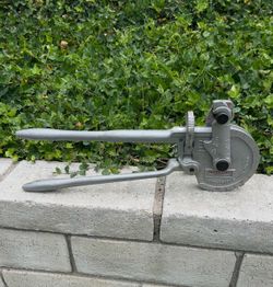 Rigid geared ratchet tube bender