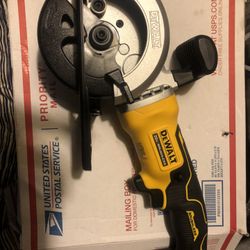 DEWALT 4 1/2  DCS571 Circular Saw