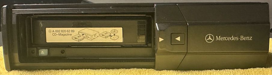 OEM Mercedes-Benz CD Changer + Magazine