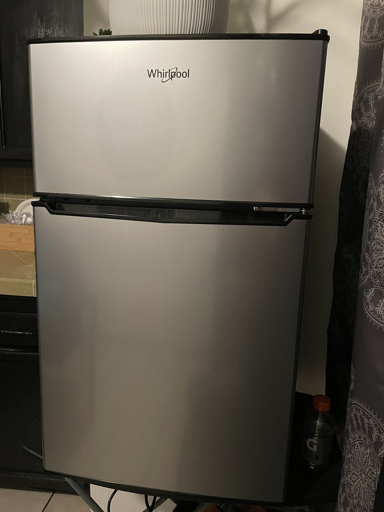 Whirlpool mini Fridge