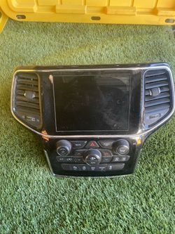 2019 Jeep Grand Cherokee Climate Control and Navigation System