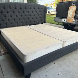 BONITO MARCO PARA CAMA KING SZ TAPIZADO COLOR GRIS CON BOX SPRING NO COLCHÓN USADO BUENA CONDICIÓN 
