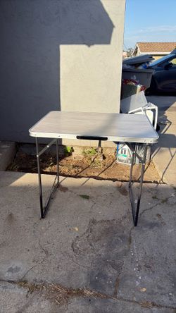 Foldable table