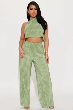 Green two piece SIZE M