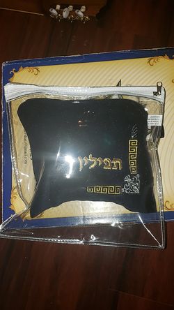 Tfillin for right handed.