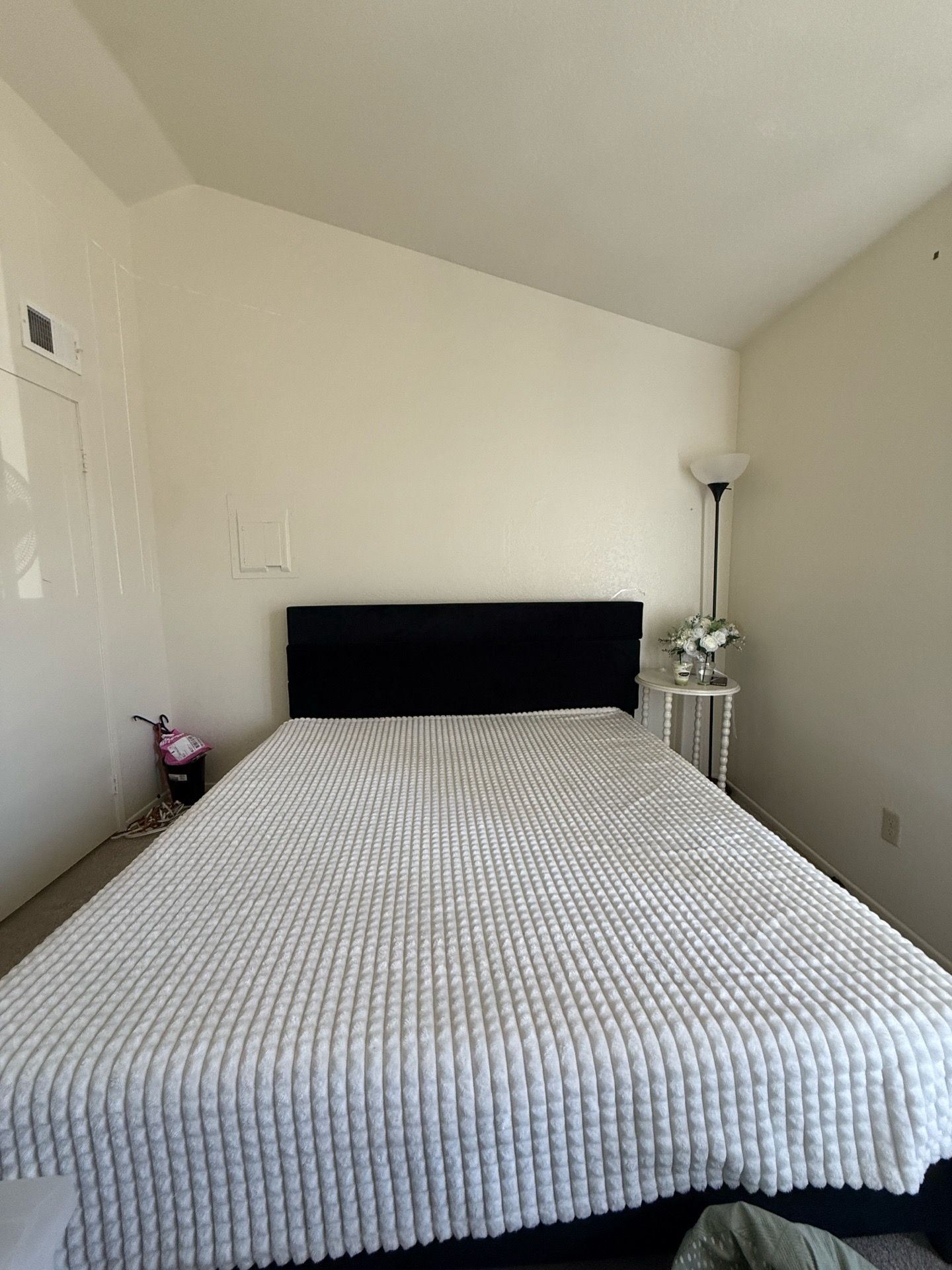 King size frame + mattress