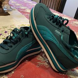 WOMAN PUMA ROMA SHOES SIZE 8 