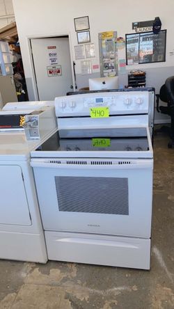 Amana White 220V Electric Glass-Top Stove