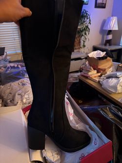 Black knee boots