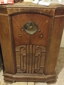 Vintage Tube Radio