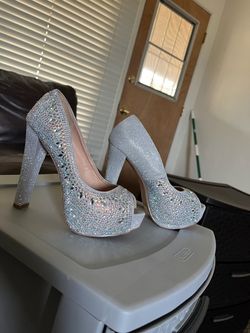 High Heels 30$ Pick Up And Cash Only Size 5.5