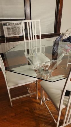 3 pc glass dinnett set. 4 white chairs
