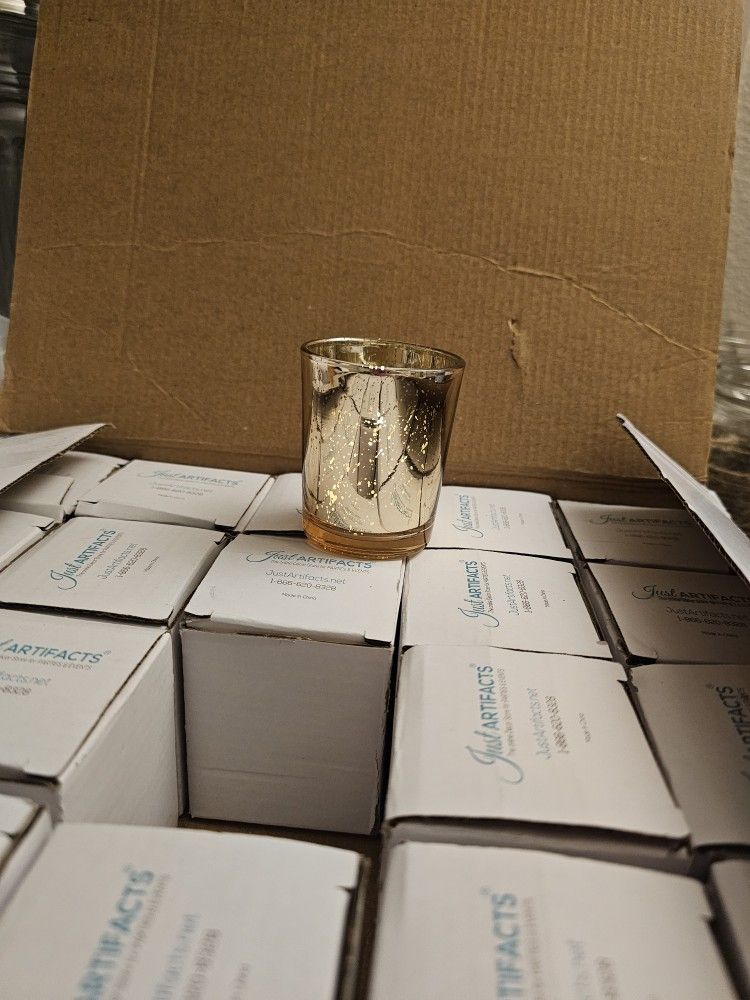 Gold Votives (25 count) comes w/24 tea light candles (battery)