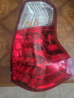 LEXUS GX460 RIGHT TAIL LIGHT