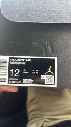 Air Jordan 1 mid size 12